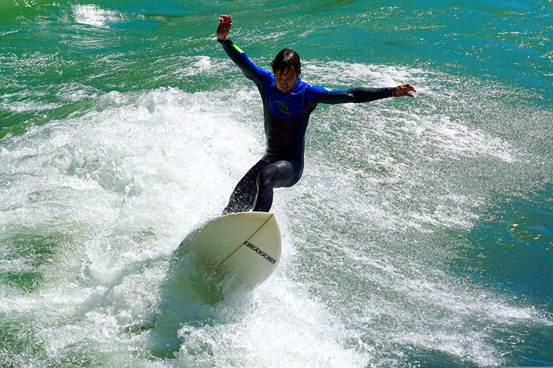 Wave Surfing Lessons & Rental